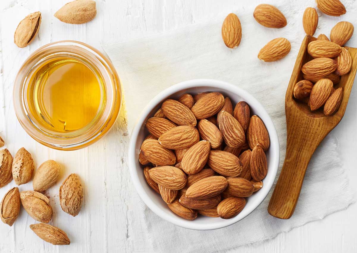 Sweet almond oil / almonds