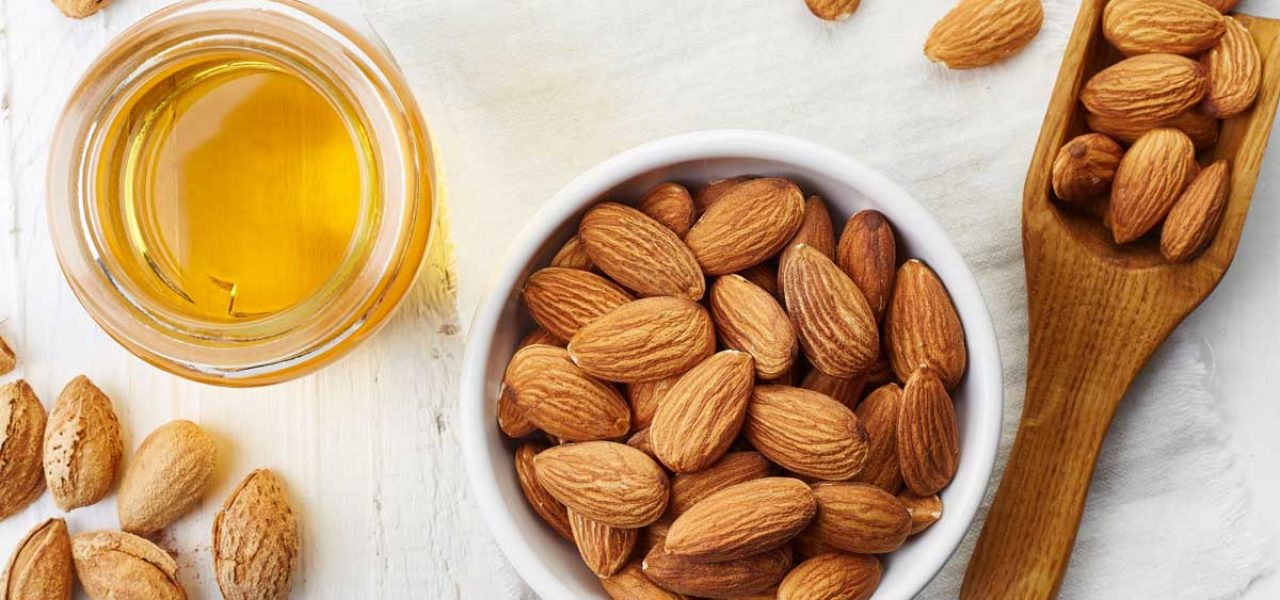 Sweet almond oil / almonds